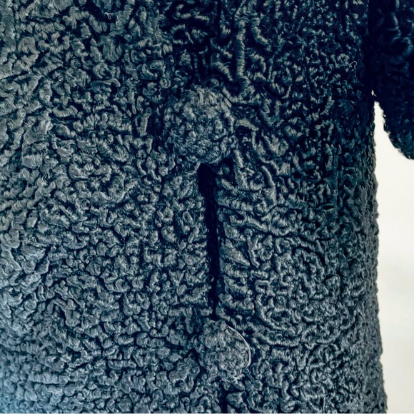 Vintage Persian Lamb Fur Coat. Beautiful Black Fur in Excellent Condition - Picture 3 of 8